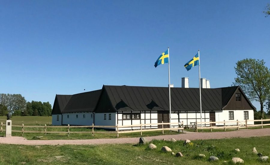 548161730_17908913781231514_967749093377498187_n Turisttips!
Besök Dag Hammarskjölds Backåkra på Österlen och den nya utställningen I humanitetens tjänst om Folke Bernadotte, Dag Hammarskjöld och Raoul Wallenberg. Tre spännande svenskar som förändrade världen.