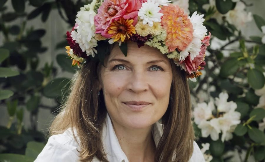 åsne (kopia) Åsne Seierstad om sitt Sommarprat
– Min första resa till Ryssland skedde 1990, året då Sovjetunionen föll. Folk drömde, de hoppades om demokrati, välstånd, frihet. Jag var 20 år. Så kom Putin. Jag återvände till Ryssland efter fullskaleinvasionen 2022 för att se vad som hade skett med landet som en gång fyllts av så många hoppfulla.