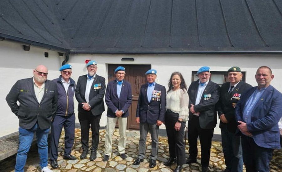 Fredsbaskrarna Skåne på Backåkras invigning av sommarens stora utställning om Dag Hammarskjölds fredsvision.