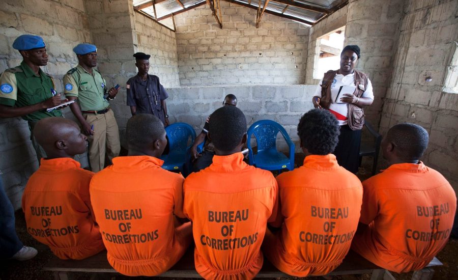 CwIif6RWYAAiUjn Svensk kriminalvård får högsta betyg. Den internationella kursen PriPOC firar 20 år – med över 230 utbildade deltagare från olika länder.
Kursen, som leds av Kriminalvården i samarbete med FN, ger svenska och utländska kriminalvårdare verktyg för att verka i konfliktzoner världen över.
Foto: UN/ Genrebild