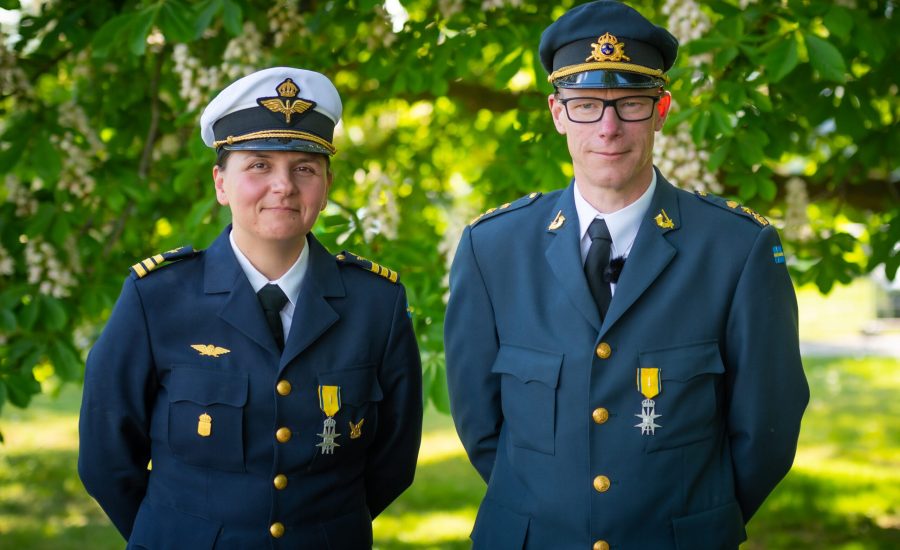 DSC_0554-2 Liridona Dauti  och Anders Eckerberg tilldelades kungliga svärdsordens militärkors av
H.M. Konungen för sina insatser vid striden i Chimthal i norra Afghanistan 2011. Foto: Kim Svensson