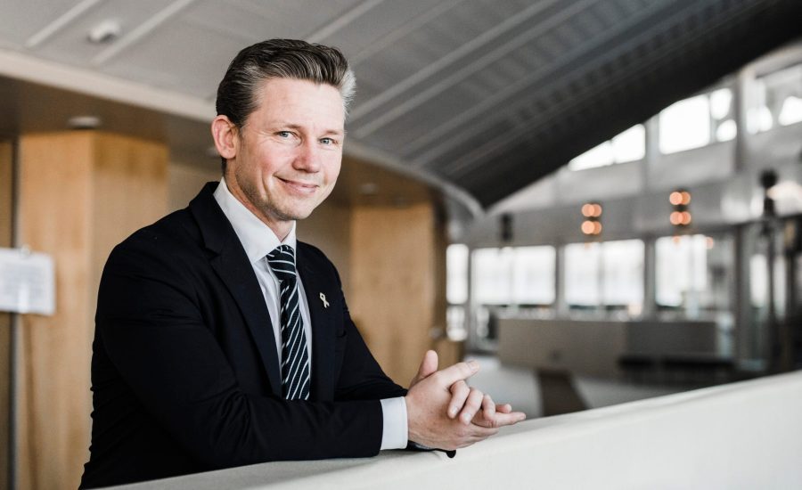 – Ett starkt försvar handlar också om att ta ansvar för dem som har tjänat Sverige, säger försvarsminister Pål Jonson om regeringens beslut att avsätta upp till nio miljoner kronor i statsbidrag till veterangårdsverksamhet. Foto: Regeringskansliet